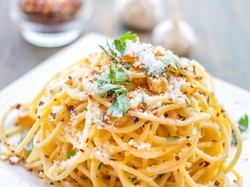 3 Resep Spaghetti Aglio Olio Populer ala Restoran
