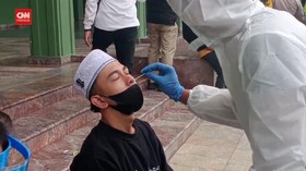 img-title VIDEO: Simpatisan Rizieq PN TImur di Tes Swab, 1 Reaktif
