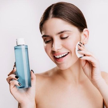 img-title Tips Memilih Toner Wajah yang Sesuai dengan Jenis Kulit