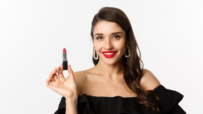 Waduh, Ternyata 5 Kandungan dalam Lipstik Ini Berbahaya dan Sangat Berisiko Jika Tertelan
