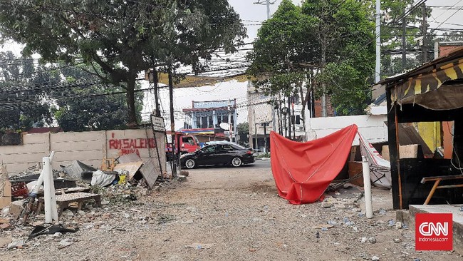 Dua pendamping hukum warga Pancoran korban penggusuran telah dibebaskan setelah diduga sempat ditahan oleh Polres Jakarta Selatan.