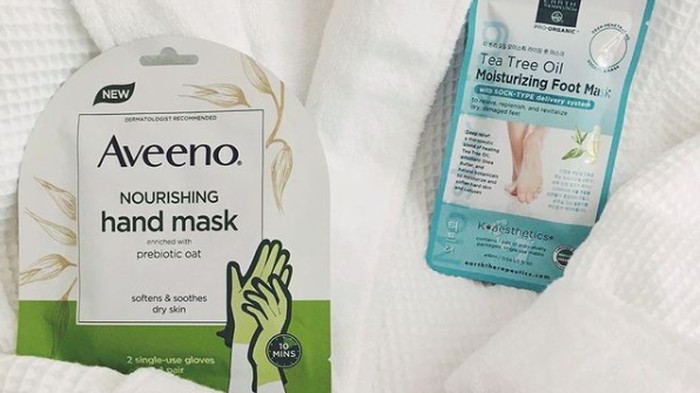 4 Produk Hand Mask Ini Bikin Tangan Kamu Anti Kasar, Kusam dan Keriput!