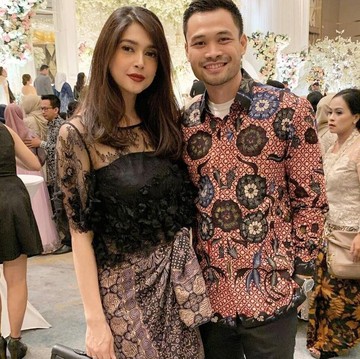 img-title Deretan Seleb Cantik Indonesia yang Dinikahi Brondong