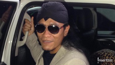 img-title Kata Gus Miftah soal Nikah Muda Aurel dan Atta