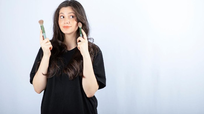 Ingin Tampilan Blush On Terlihat Lebih Natural? Yuk, Ikuti Tips Ini!
