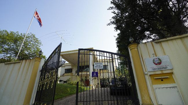 Kronologi Malaysia Usir Dubes Korea Utara Pemerintah Malaysia mengusir Duta Besar Korea Utara di negaranya. Pengusiran dilakukan setelah Korut memutuskan hubungan diplomatik dengan Malaysia.