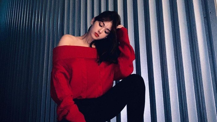 Intip 8 Outfit Jeon Somi yang Selalu Tampil HOT but Cute