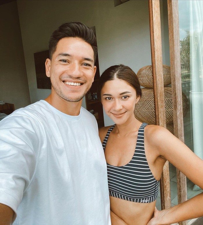 Rupanya, menjalani gaya hidup sehat dan rajin olahraga menjadi rahasia awet muda Nana Mirdad. Bahkan, ia dan Andrew White dijuluki sebagai couple goals karena kompak menerapkan hidup sehat bersama. Wah, semoga bahagia selalu ya! (Foto: instagram.com/nanamirdad_)