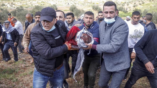 Setidaknya empat warga Palestina di sejumlah titik di Tepi Barat tewas akibat tembakan aparat Israel pada Jumat (14/5).