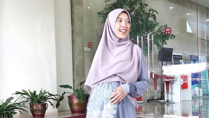 Sambut Ramadhan, Ini 5 Inspirasi Gamis yang Menawan ala Fitri Aulia