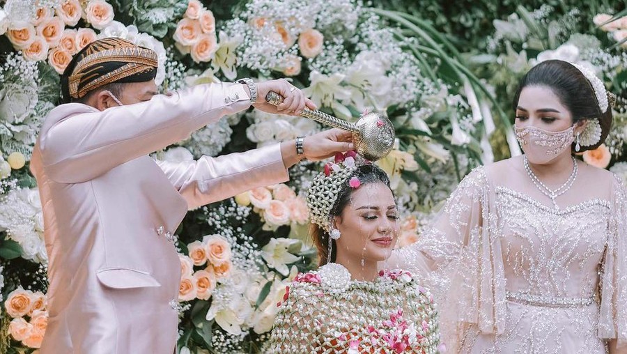 Siraman Aurel Hermansyah dan Atta Halilintar