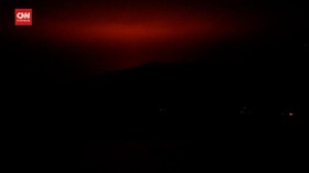 VIDEO: Fenomena Langit Merah Islandia usai Erupsi Gunung Api