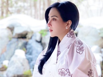5 Skincare Artis yang Bikin Kulit Glowing, Bisa Dicoba di Rumah