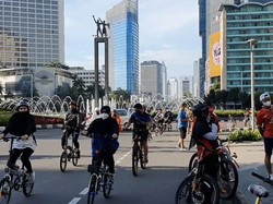 Minggu Pagi, Kawasan Bundaran HI Ramai Pesepeda