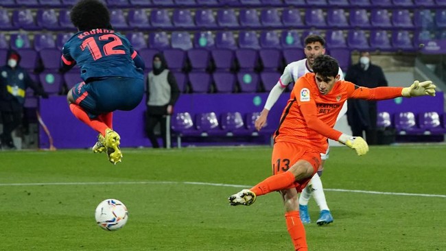 Kiper Yassine Bounou jadi penyelamat Sevilla dari kekalahan saat menghadapi Real Valladolid dalam pertandingan pekan ke-28 La Liga.