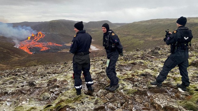 FOTO: Aliran Lahar Letusan Gunung Berapi di Islandia
