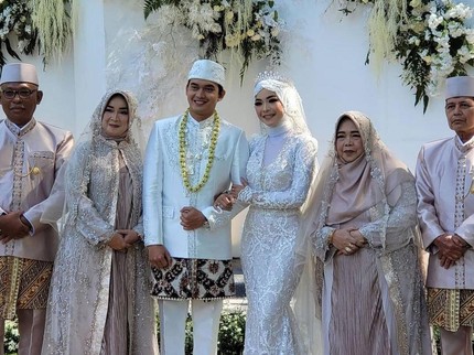 5 Potret Romantis Pernikahan Ikbal Fauzi, Pemeran Rendy 'Ikatan Cinta'