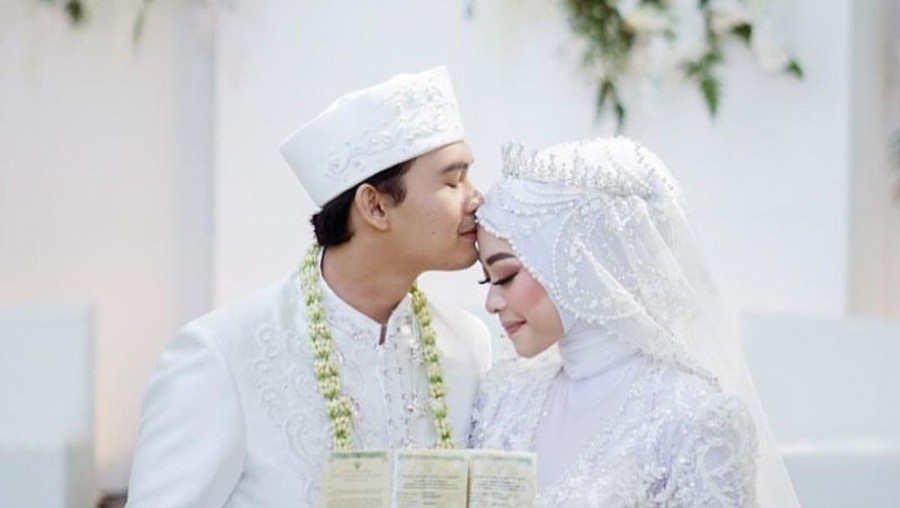 Ikbal Fauzi dan Nova Giana
