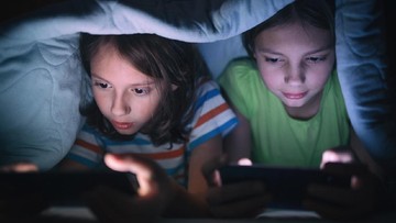 CIRI-CIRI ANAK KECANDUAN GADGET