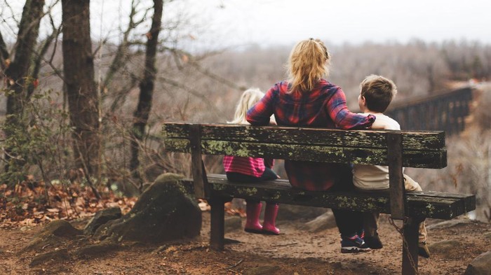 Tips Agar Bisa Menjadi Sosok Seorang Teman untuk Anak