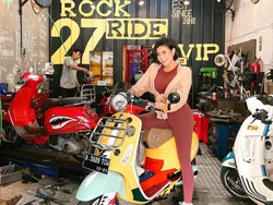 Sering Ketinggalan Saat Sunmori, Awkarin Jejali Part Racing di Vespa Mahalnya