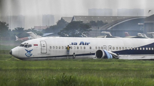 Anggota Komisi V DPR Irwan meminta Kemenhub segera melakukan ramp check seluruh pesawat usai armada Trigana Air tergelincir di Bandara Halim Perdanakusuma.