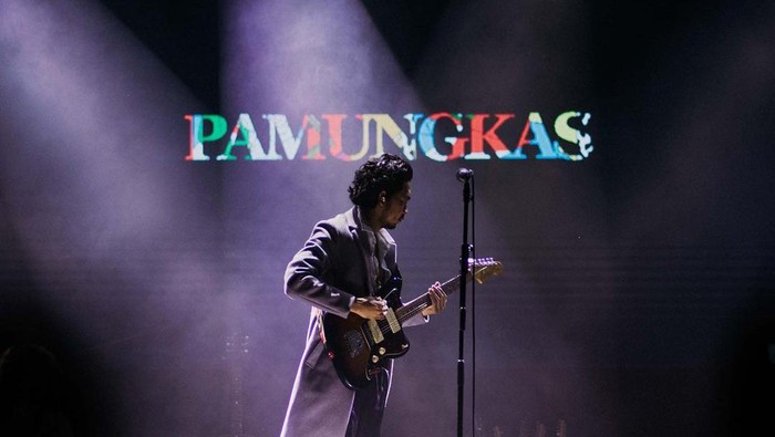 Sedang Viral di Sosial Media, Ini Fakta Unik Pamungkas Penyanyi To The Bone