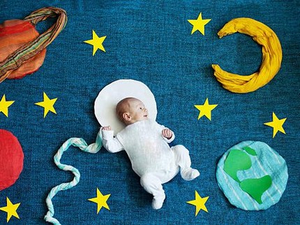 100 Nama Bayi Laki-laki Unik, Terinspirasi dari Benda-benda Langit