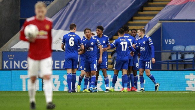 Leicester City melangkah ke semifinal Piala FA setelah menang 3-1 atas Manchester United di perempat final, Senin (22/3) dini hari WIB.