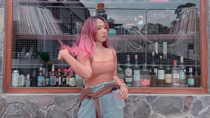 Colorful, 7 Inspirasi Warna Rambut ala Minyo untuk Kulit Sawo Matang