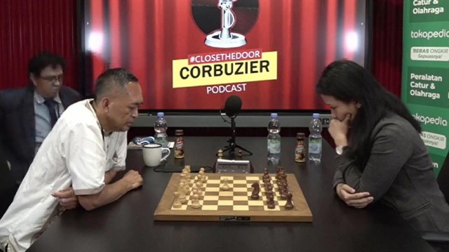 Netizen mengeluarkan komentar beragam usai World Grand Master (WGM) Irene Kharisma Sukandar menang telak atas Dadang Subur alias Dewa Kipas.