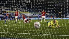 Man Utd Gigit Jari, Peluang Juara Tinggal Liga Europa