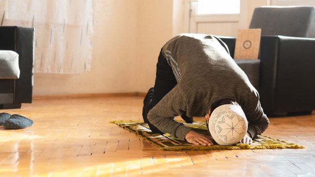 Ini Bacaan Niat Sholat Idul Adha Sendiri di Rumah