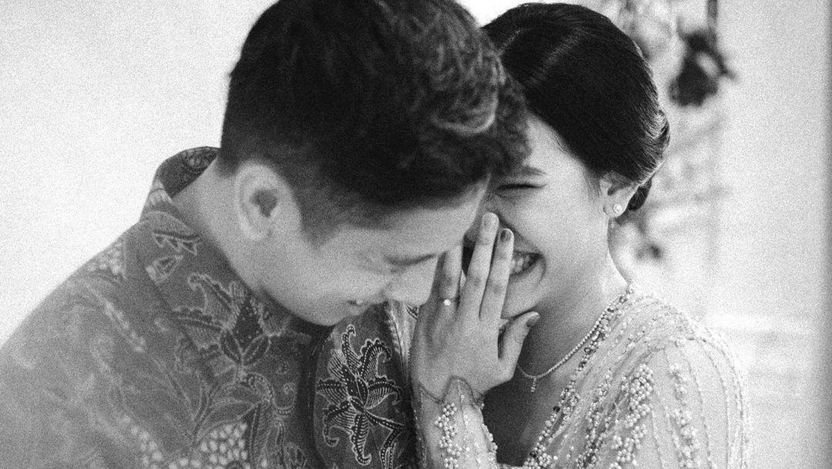 Berikut ini adalah potret pertunangan Alika Islamadina dan Raja Siregar&period;