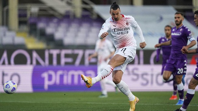 AC Milan menang tipis 3-2 atas Fiorentina dalam lanjutan kompetisi Liga Italia di Stadion Artemio Franchi, Senin (22/3) dini hari WIB.