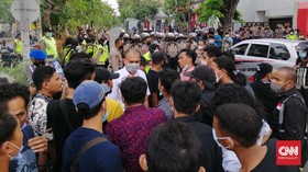 Ratusan Kader HMI Diadang Polisi Masuk Arena Kongres Surabaya