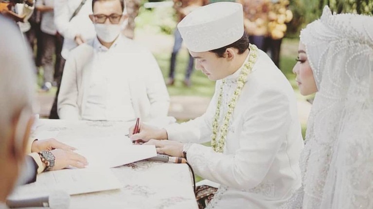 Momen Bahagia Pernikahan Ikbal Fauzi 'Ikatan Cinta' Berikut adalah momen bahagia pernikahan Ikbal Fauzi 'Ikatan Cinta' dengan sang kekasih.