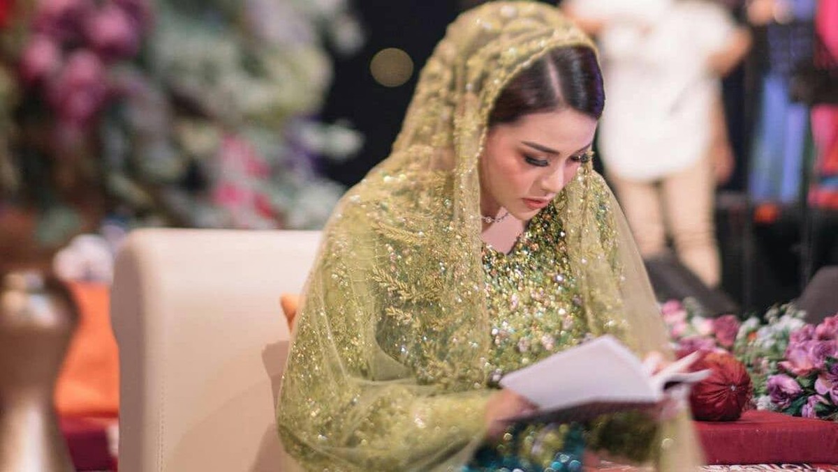 Berikut adalah momen haru pengajian Aurel menuju pernikahannya dengan Atta Halilintar&period;