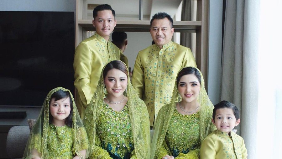 Berikut adalah momen haru pengajian Aurel menuju pernikahannya dengan Atta Halilintar.