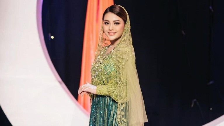 Berikut adalah momen haru pengajian Aurel menuju pernikahannya dengan Atta Halilintar.