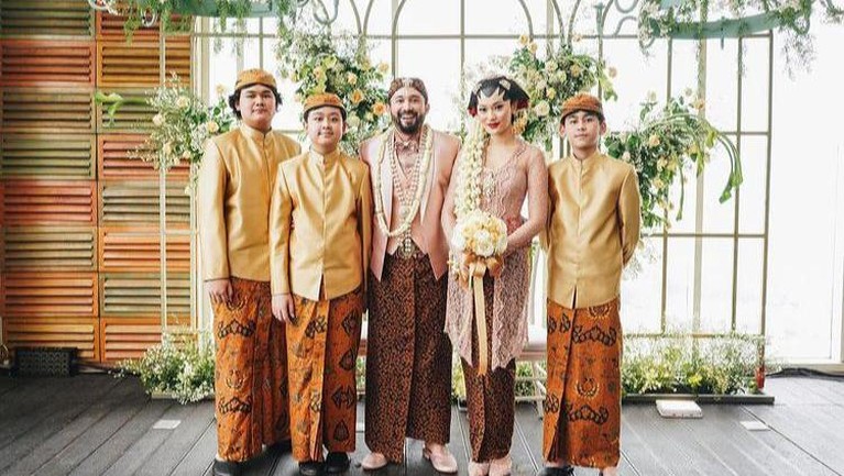 Momen Pernikahan Dara Warganegara dan Chef Norman Ismail Berikut adalah momen pernikahan Dara Warganegara dan Chef Norman Ismail