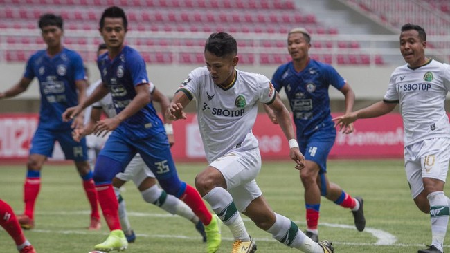 Pelatih baru Arema FC Eduardo Almeida akan memulai tugas menjadi pelatih tim Singo Edan pada 21 Mei mendatang.