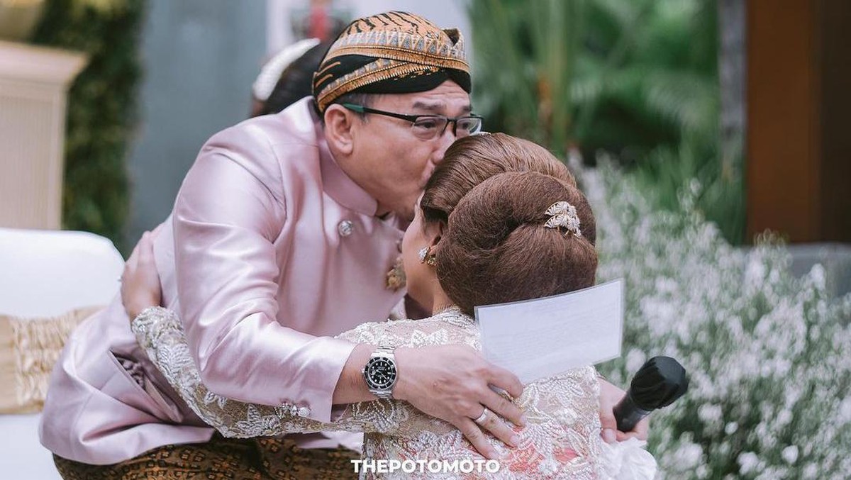 Beginilah potret acara siraman Aurel jelang pernikahan dengan Atta halilintar&period;