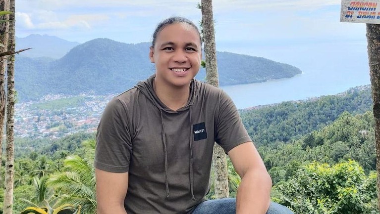 Sosok Amasya Manganang, Kakak Aprilio Manganang yang juga Idap Hipospadia Berikut adalah sosok Amasya Manganang, kaka dari Aprilio Manganang yang juga idap hipospadia.