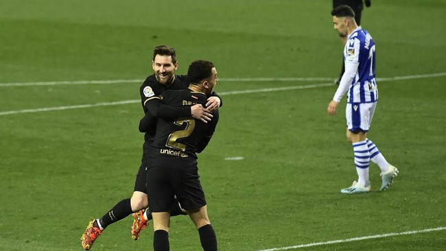 Barcelona kembali ke peringkat kedua klasemen Liga Spanyol setelah menang telak 6-1 atas Real Sociedad di pekan ke-28.