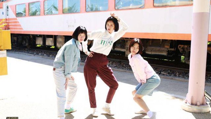 Inspirasi Style Newtro, Gaya Berpakaian dalam Drama Reply 1988