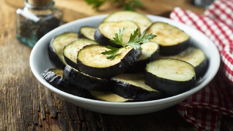 Raw sliced eggplant