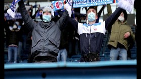 VIDEO: Ratusan Suporter Diizinkan Nonton Sepakbola di Stadion
