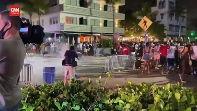VIDEO: Miami Jam Malam, Wisatawan Ribut dengan Polisi