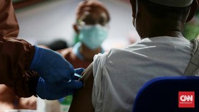 Survei SMRC: Mayoritas Warga Setuju Vaksin Covid Wajib Gratis